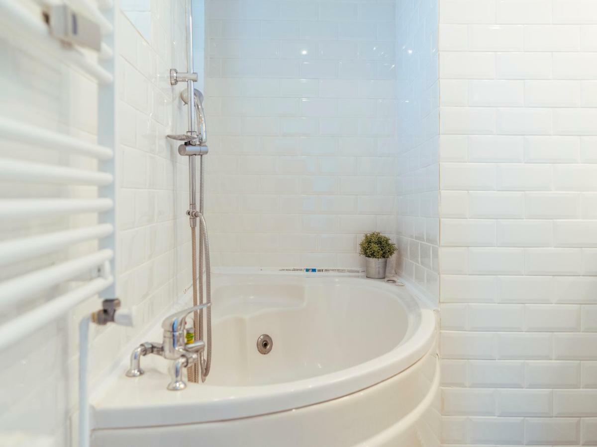 Parkview Apartment - Spectacular View & 2 Bedrooms Bucarest Extérieur photo